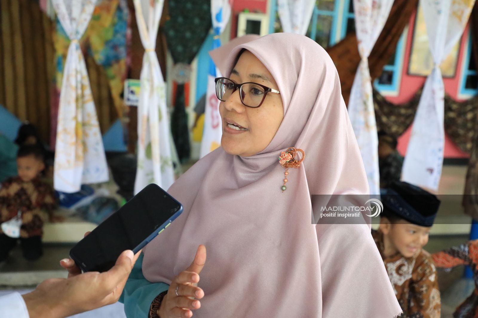 Foto 9 dari 9: Serunya Peringatan Hari Batik TK ABA, Sarat Pembelajaran Karakter dan P5 Kurikulum Merdeka