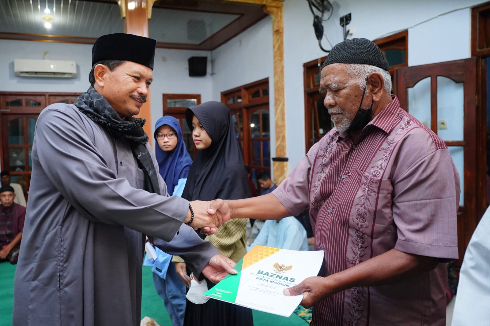 Foto 10 dari 10: Safari Ramadan Terus Berlanjut, Wali Kota Harap Maksimalkan Ibadah 10 Hari Terakhir Ramadan
