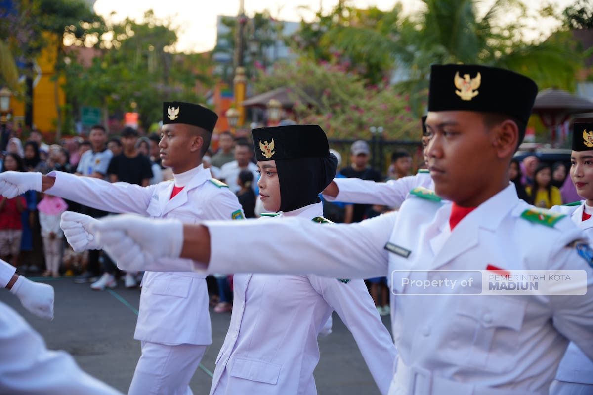 Foto 6 dari 8: Hadiri Event Parade Senja, Wali Kota Apresiasi Kreativitas Peserta
