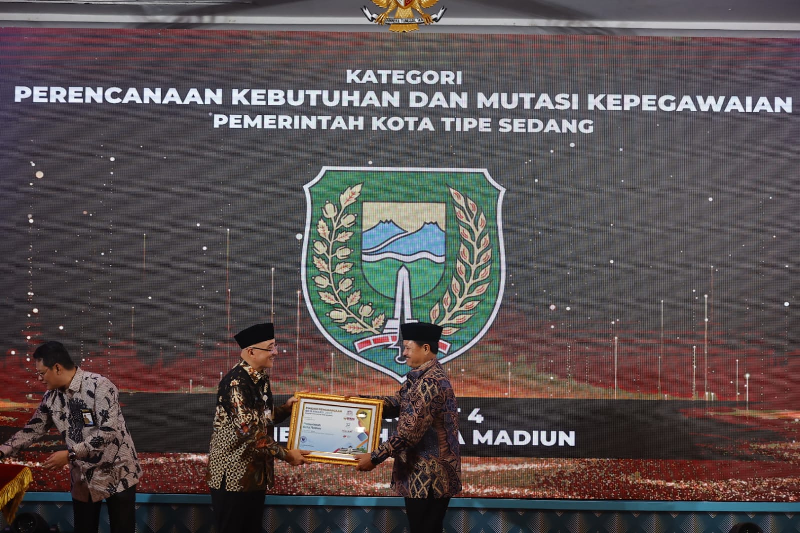 Foto 2 dari 7: Kota Madiun Raih Penghargaan BKN Award Tiga Kategori, Bukti Baiknya Manajemen Birokrasi