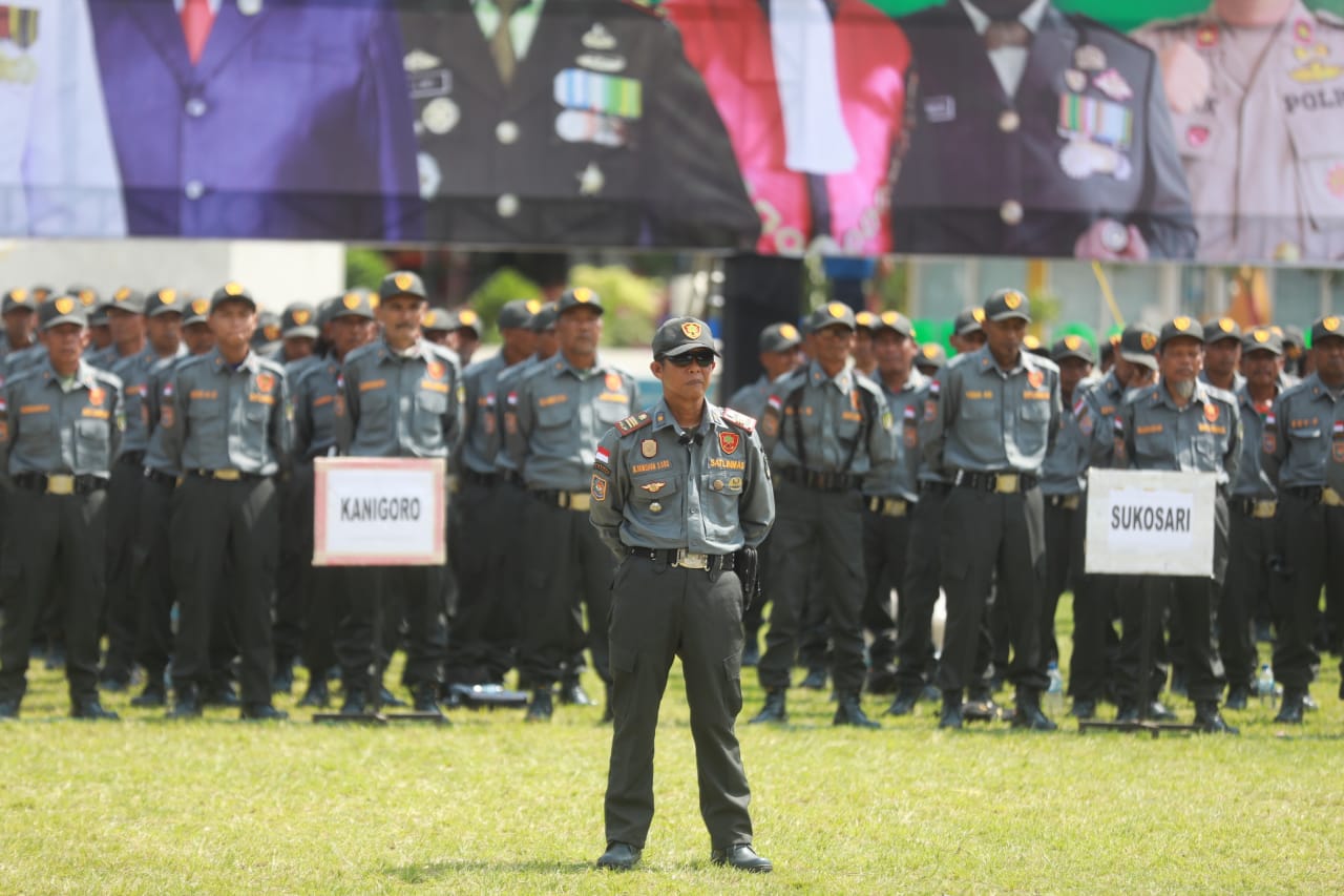 Foto 1 dari 9: Pimpin Apel Siaga Satlinmas Pengamanan Pemilu, Wali Kota: Kota Kita Sudah Ready Semua