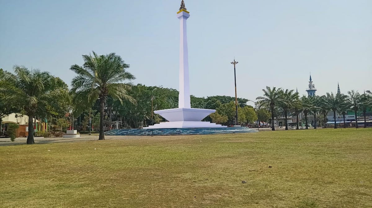 Foto 5 dari 9: Pastikan Titik Center Miniatur Monas, Wali Kota Cek Langsung Lokasi Pembangunan