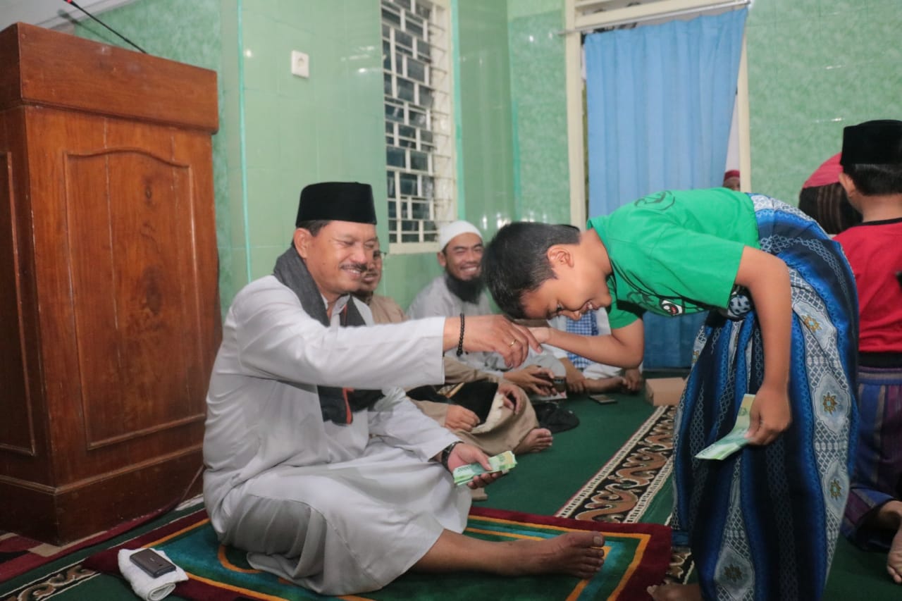Foto 6 dari 9: Gelar Safari Ramadhan Di Masjid Al Huda, Wali Kota Sosialisasikan Kebijakan Pemkot Untuk Pembangunan Kota
