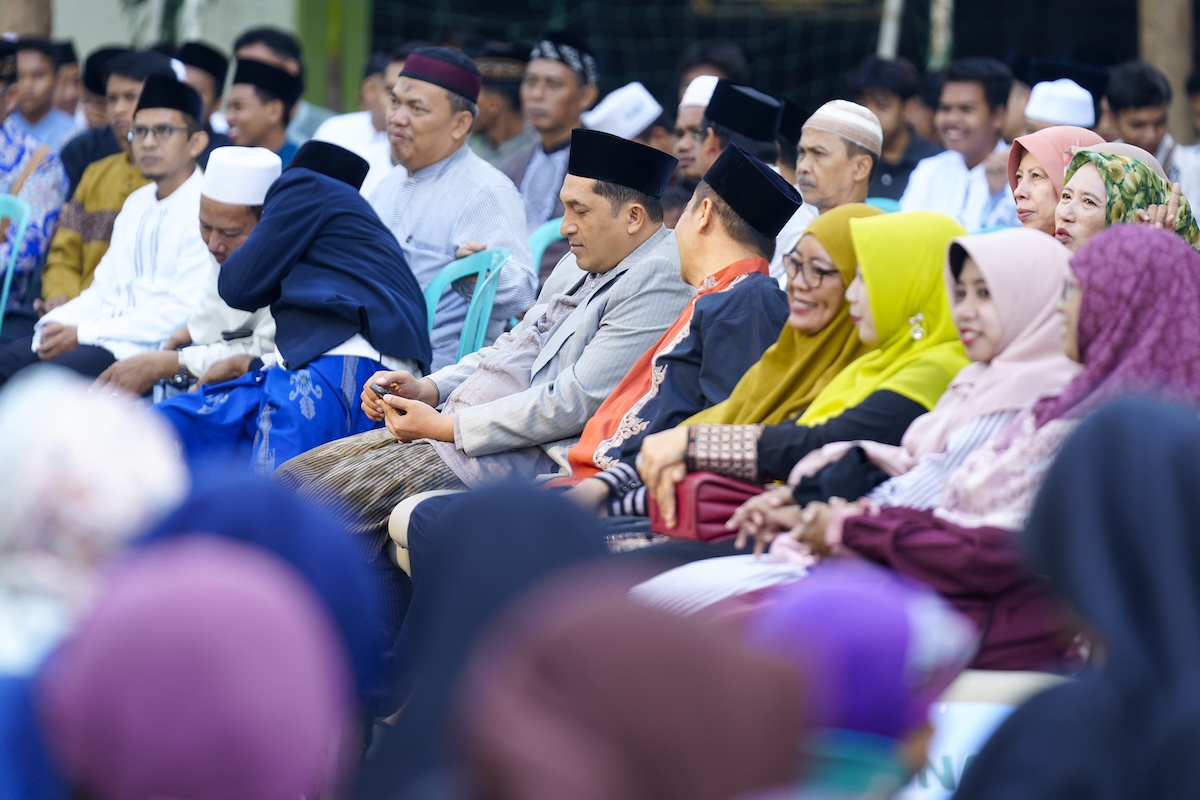 Foto 2 dari 8: Hadiri Pengajian Ahad Wage di SMKN 3, Wali Kota Madiun: Allah Pasti Mendengar Semua Doa