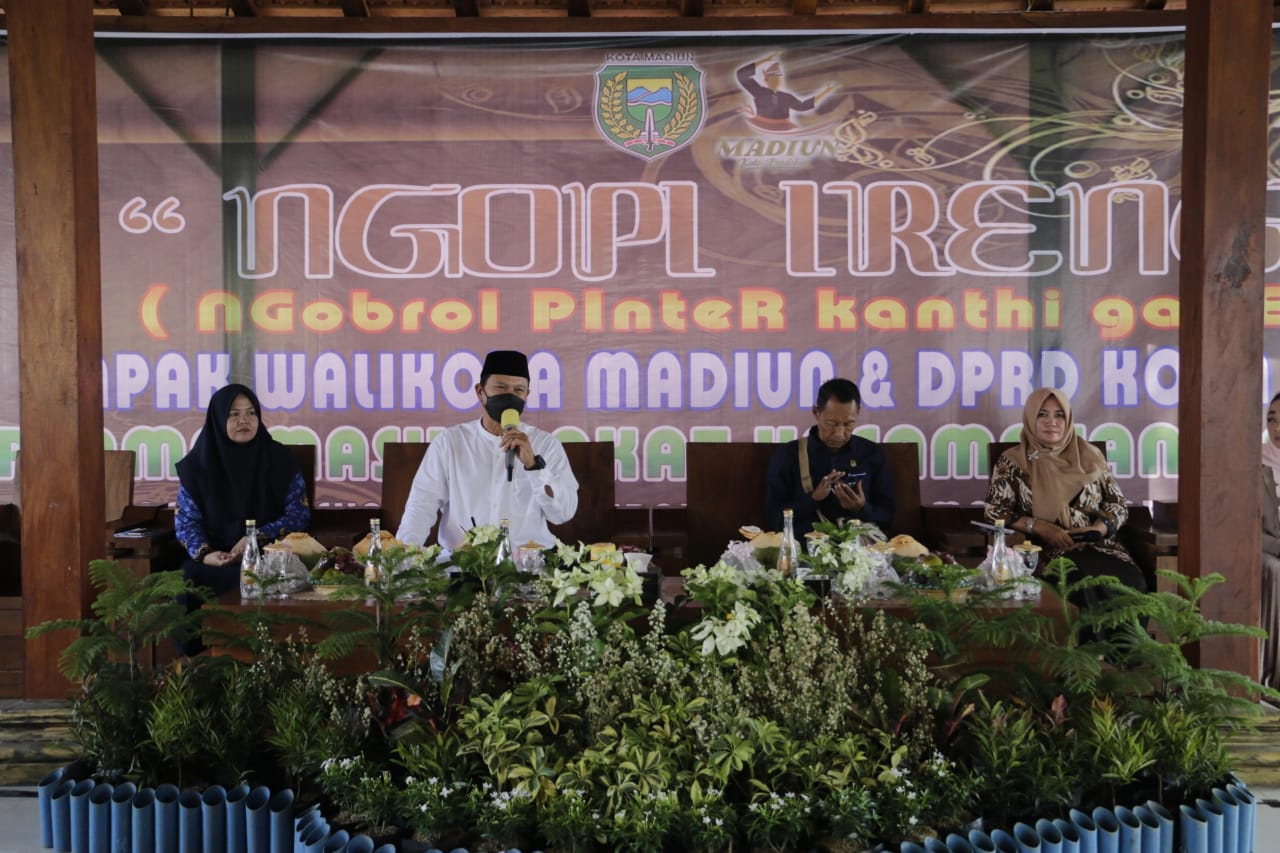 Foto utama berita: Gelar Ngopi Ireng Di Oro-oro Ombo, Wali Kota Imbau Warga Jaga Kerukunan