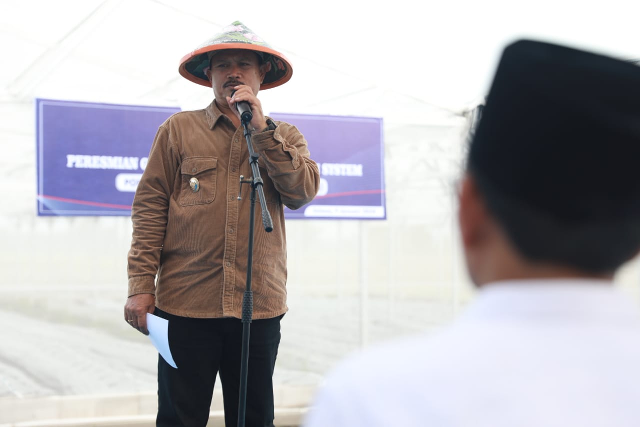 Foto 5 dari 13: Resmikan Greenhouse & Drip Irrigation System Ponpes Al Mardliyyah Madiun, Wali Kota Maidi Harap Bermanfaat