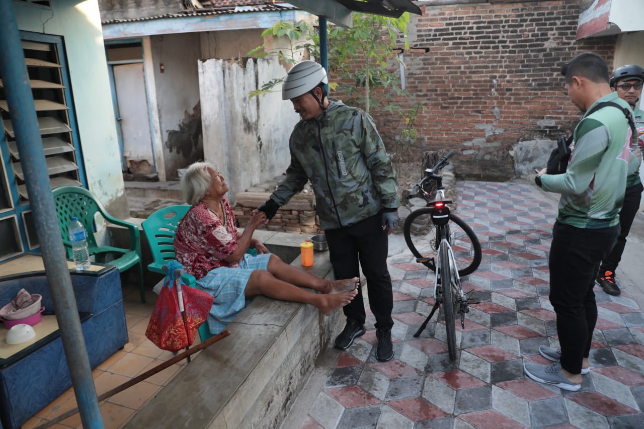 Foto 3 dari 16: Gowes Kecamatan Taman, Wali Kota Cek Pembangunan Hingga Ke Gang Kecil