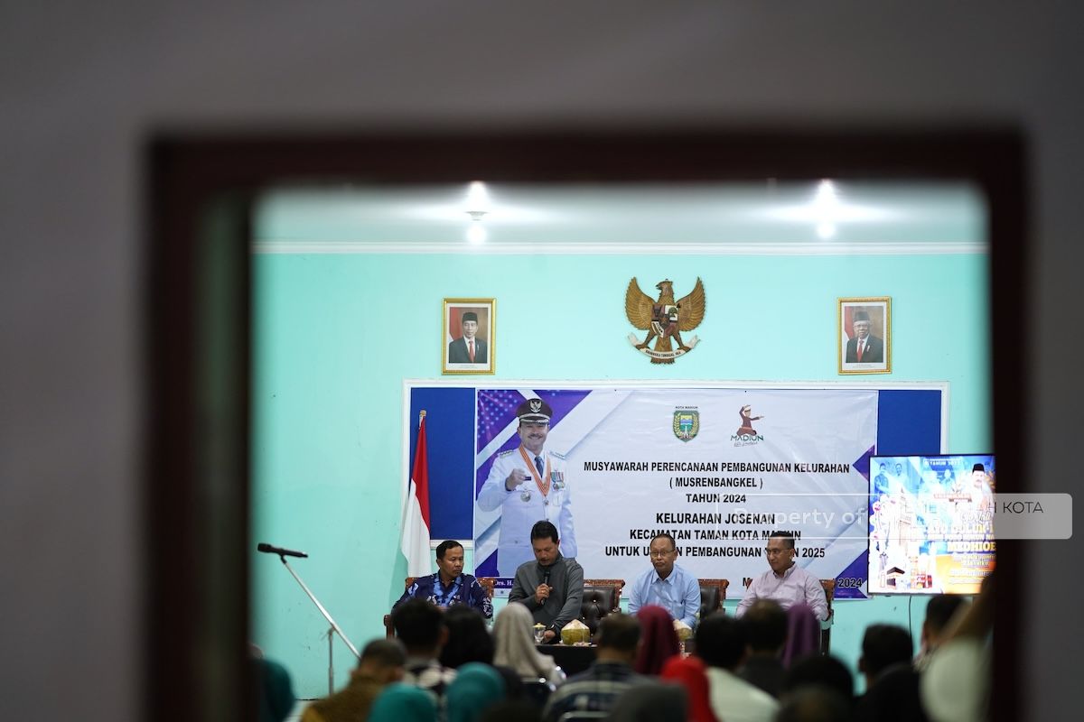 Foto 10 dari 10: Pimpin Musrenbang di Kelurahan Josenan, Wali Kota Pesan Jaga Kerukunan untuk Sukseskan Pembangunan