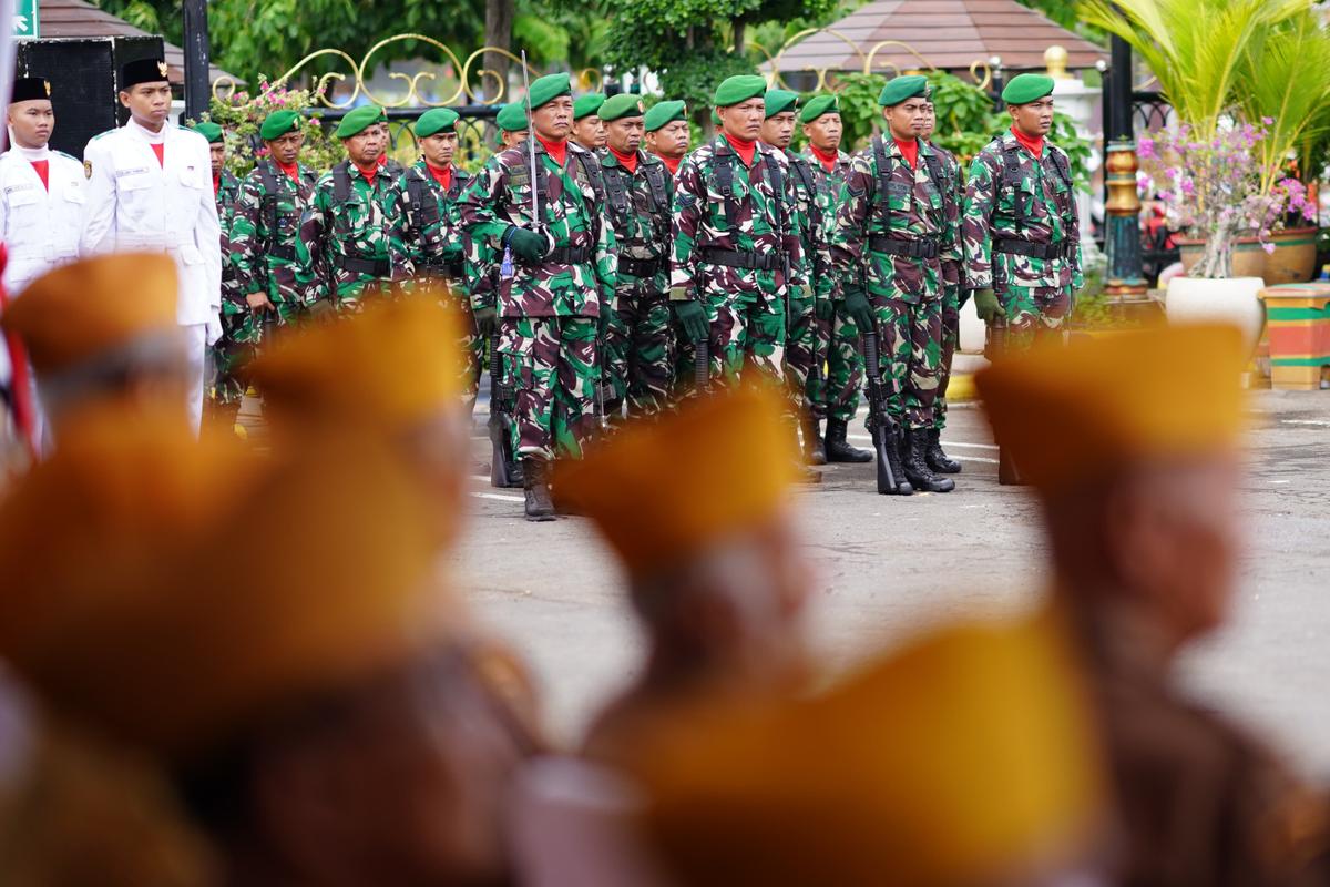 Foto 1 dari 13: Gelar Upacara Peringatan Hari Pahlawan, Pj Wali Kota Harap Jadi Penyemangat Peningkatan Pelayanan Publik Dan Pembangunan