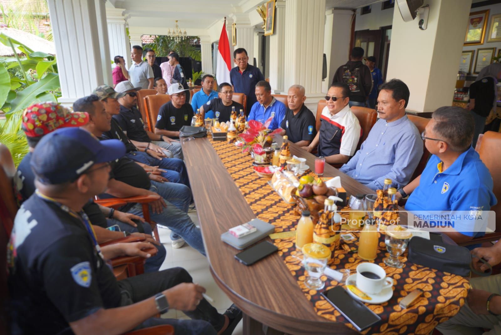 Foto 2 dari 7: Sambut Ketua MPR RI, Wali Kota Sampaikan Terima Kasih Kota Madiun Jadi Lokasi Jamnas IMI