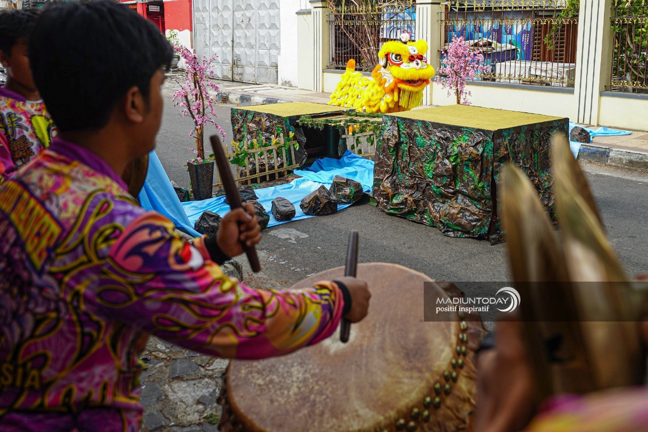 Foto 3 dari 8: Jadi Perwakilan Jatim, Xia Dragon and Lion Dance Madiun Siap Unjuk Gigi di Kejurnas FOBI 2022