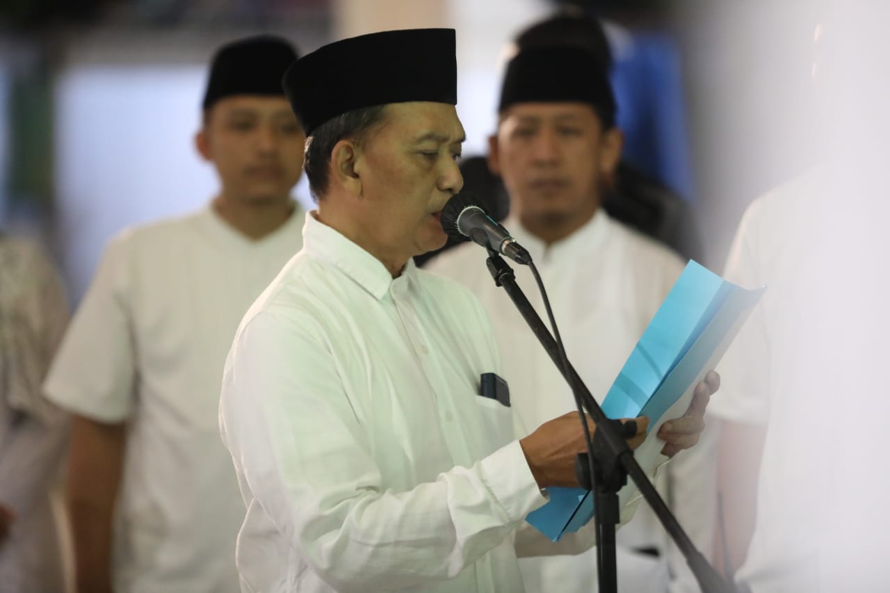 Foto 9 dari 10: Lantik Pengawas Dan Kepala Sekolah, Wali Kota : Jadilah Teladan Dan Terus Belajar