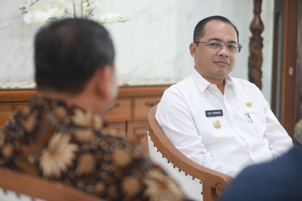 Foto 6 dari 8: Pertemuan dengan Tenaga Ahli, Jadi Ajang Silaturahmi Sekaligus Perkenalan dengan Pj Wali Kota Eddy