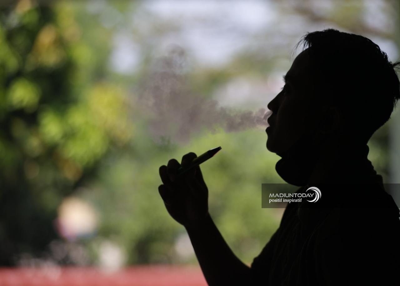 Vape Sama Bahayanya dengan Rokok Konvensional, Bisa Terjangkit Kondisi Langka ‘Popcorn Lung’