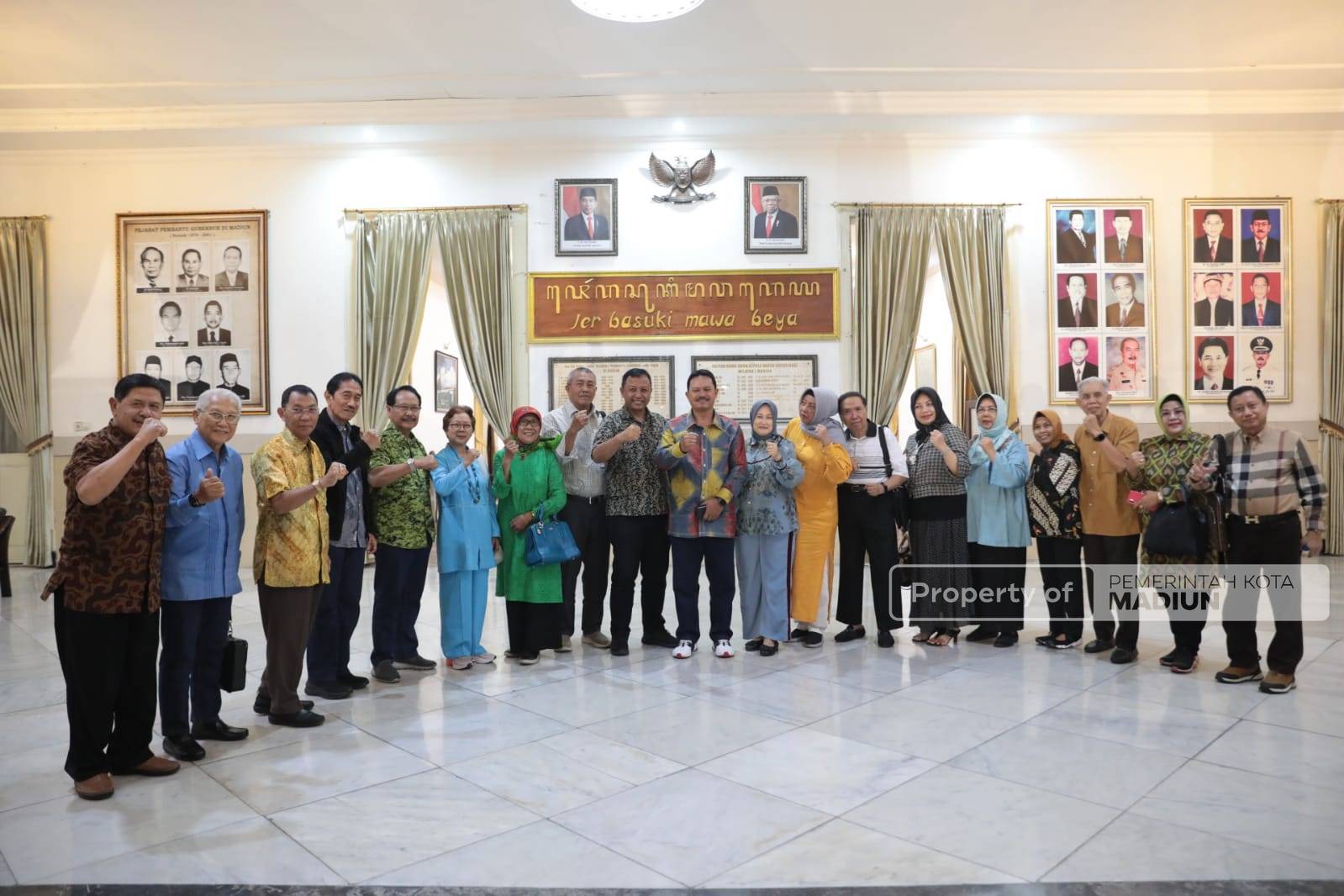 Foto 8 dari 13: Sambut Pensiunan Pemprov Jatim, Wali Kota Ajak Keliling Lihat Keindahan Kota