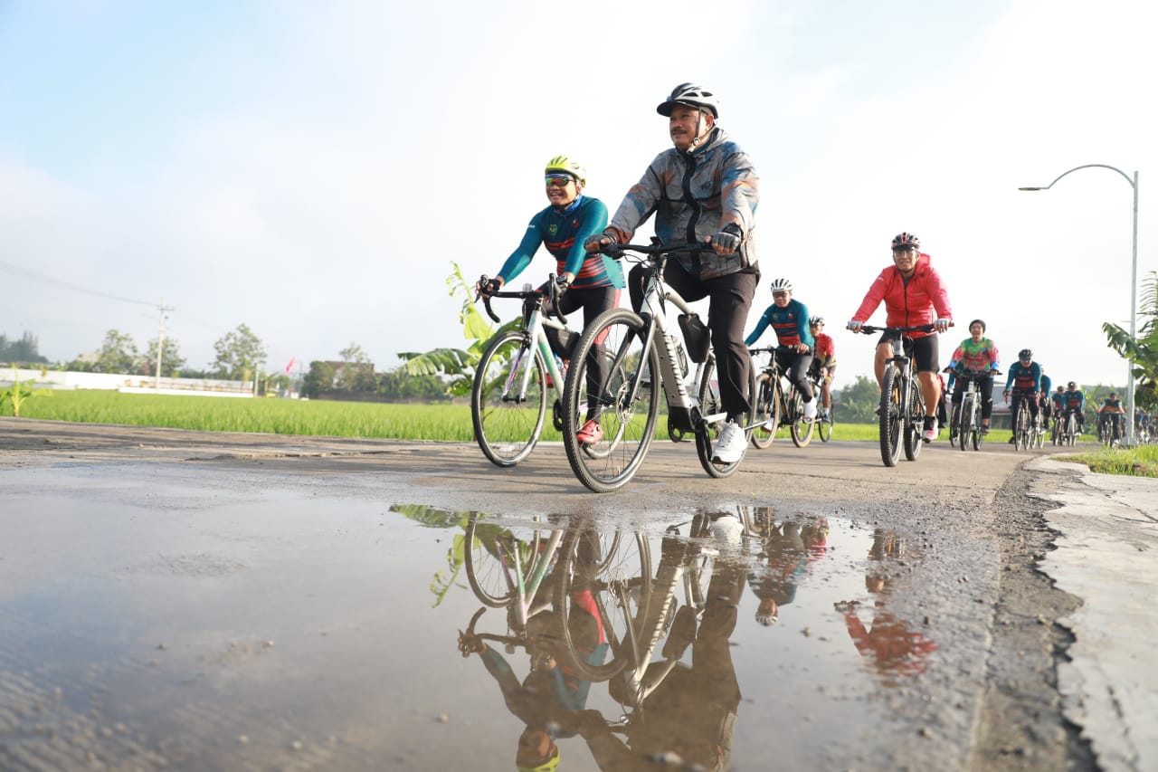 Foto utama berita: Gowes Buka Event Jiwa Korsa BPSDMP PPI Madiun, Wali Kota Harap Masukan Untuk Pembangunan Kota