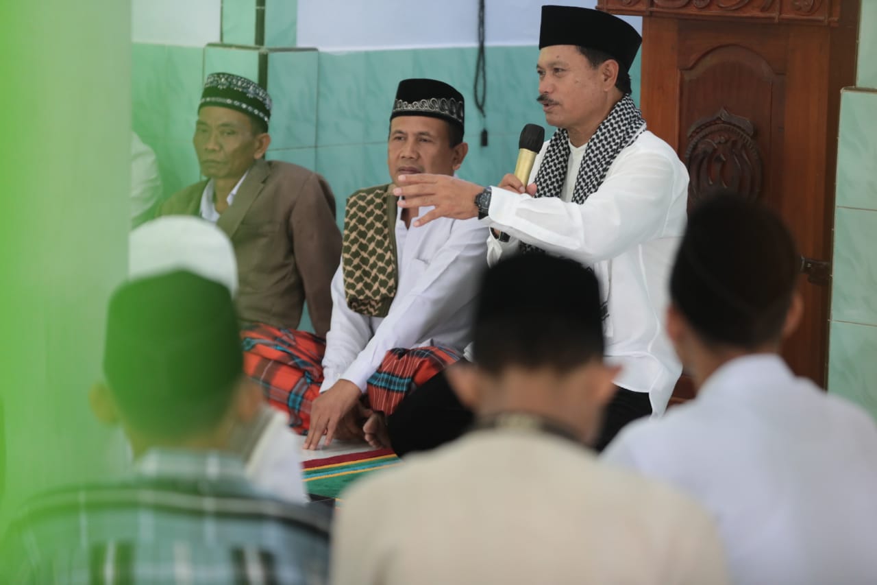 Foto 1 dari 10: Salat Jum’at di Masjid Ar-Rohman, Wali Kota Persilahkan Jamaah Sampaikan Usulan