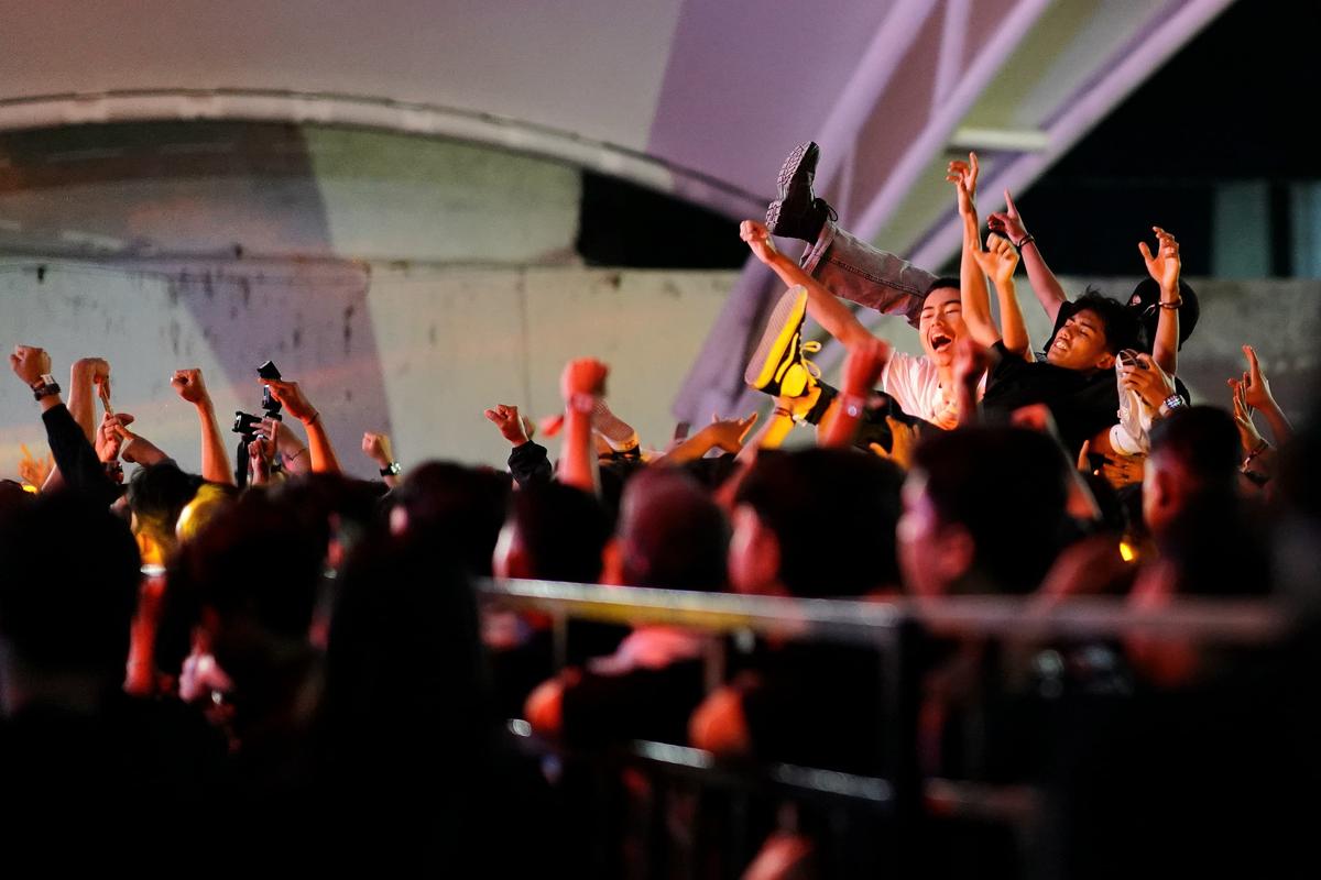 Foto 1 dari 19: Road To Rockamination 3, Musik Cadas Menggema di Pusat Kota