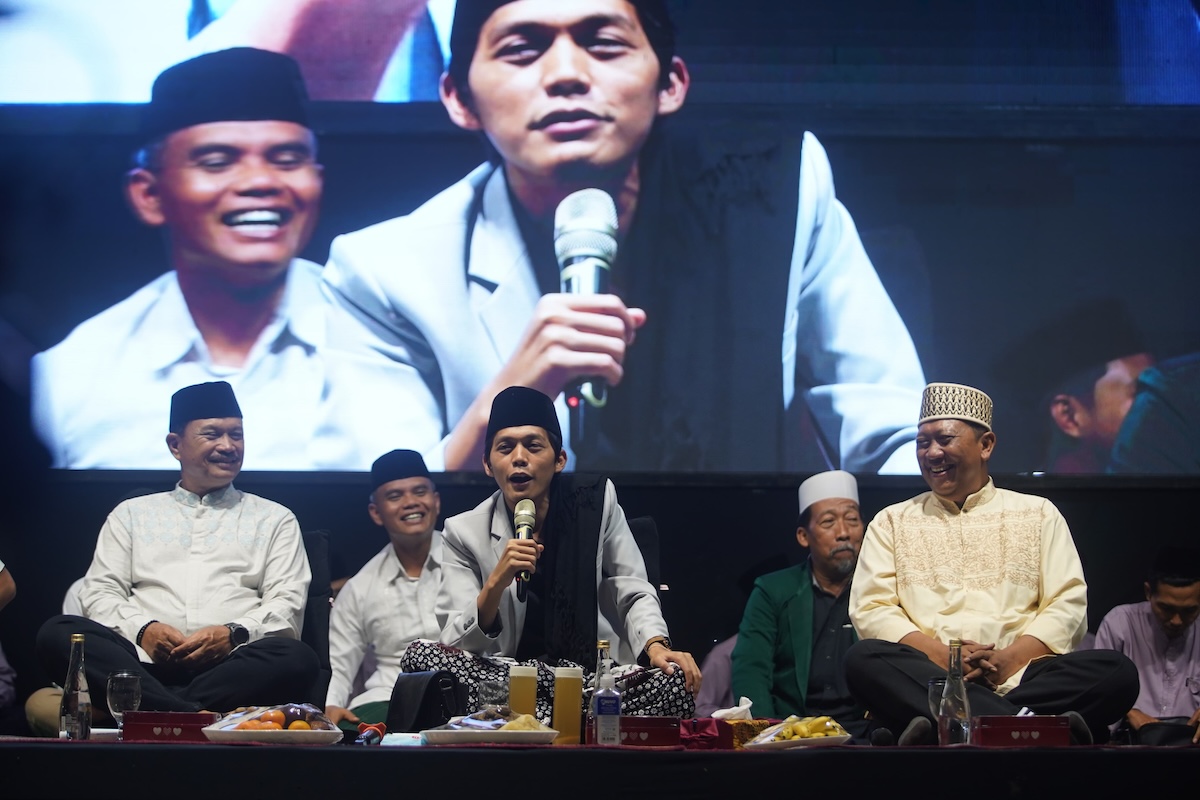 Foto 3 dari 9: Hadiri Pengajian Gus Iqdam, Wali Kota: Tausiyah Beliau Akan Membawa Penerangan Dalam Kehidupan Kita Sehari-hari