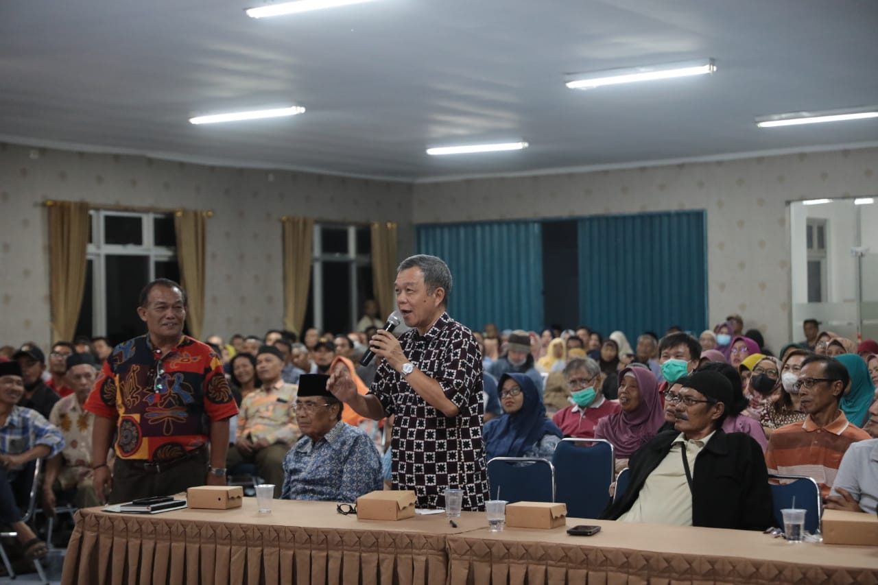 Foto 7 dari 12: Audiensi dengan Pedagang Pasar, Wali Kota Beri Banyak Diskon Kepada Pedagang
