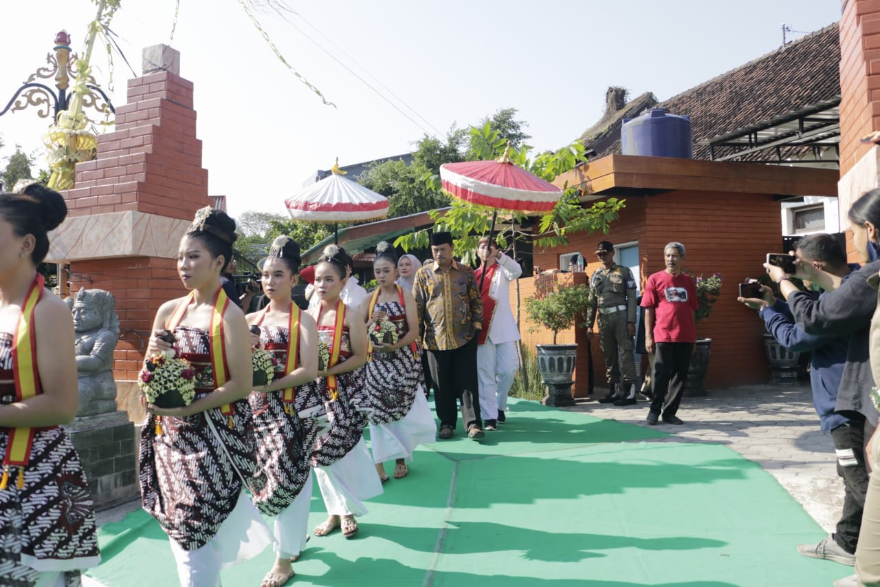 Foto 10 dari 14: Wilujeng Bumi Madhioen Jadi Cara Nguri-Uri Budaya