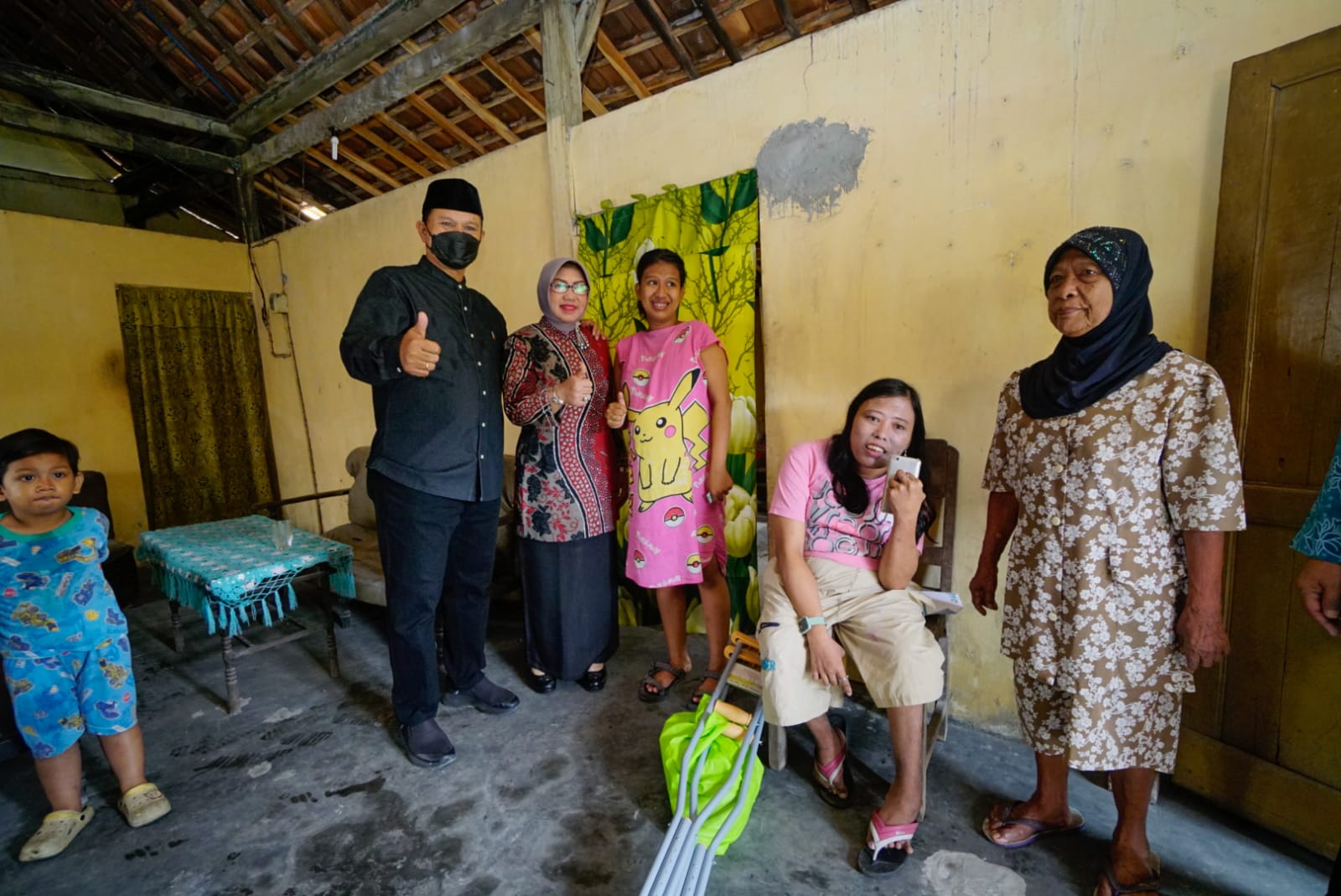 Foto 6 dari 7: Saling Berbagi, Wali Kota Salurkan Bantuan dari Nurul Hayat