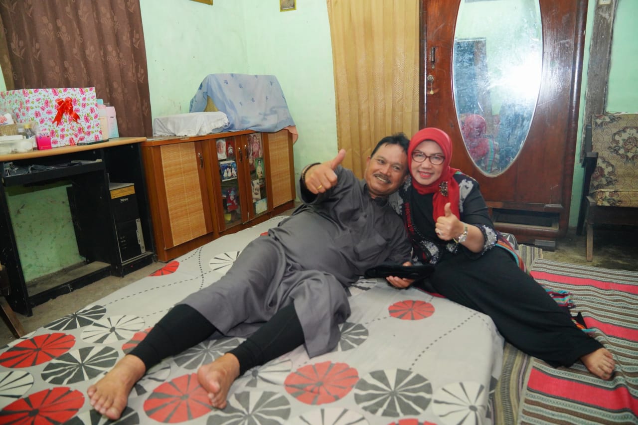 Foto 10 dari 14: Gelar Kegiatan Bersama Warga, Wali Kota Sampaikan Santunan Untuk Warga