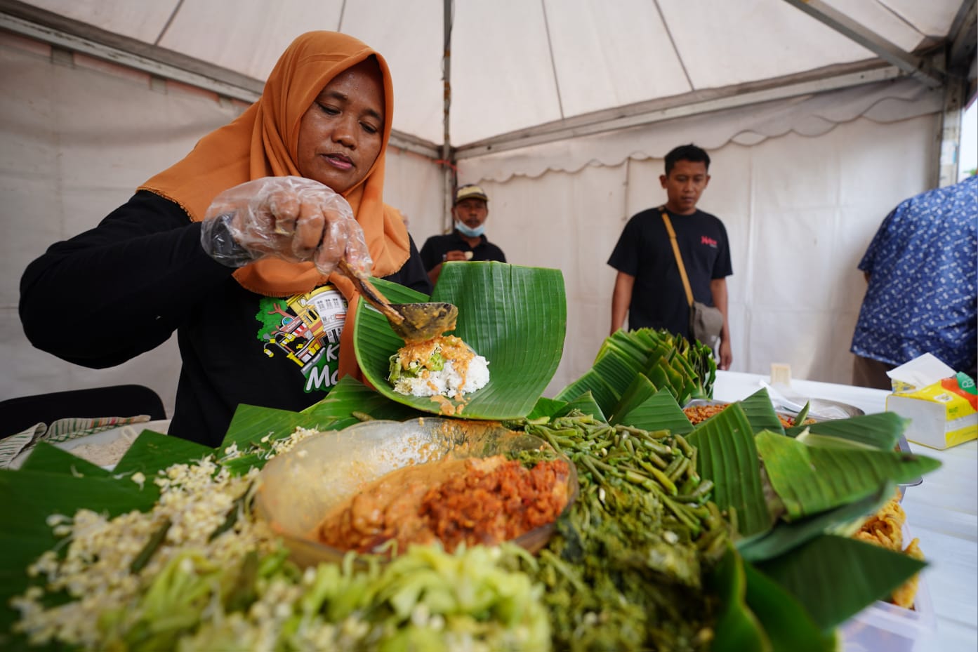 Foto 9 dari 10: Festival Pecel Pincuk Resmi Dimulai, Pemkot Siapkan 600 Porsi Gratis Hari Ini