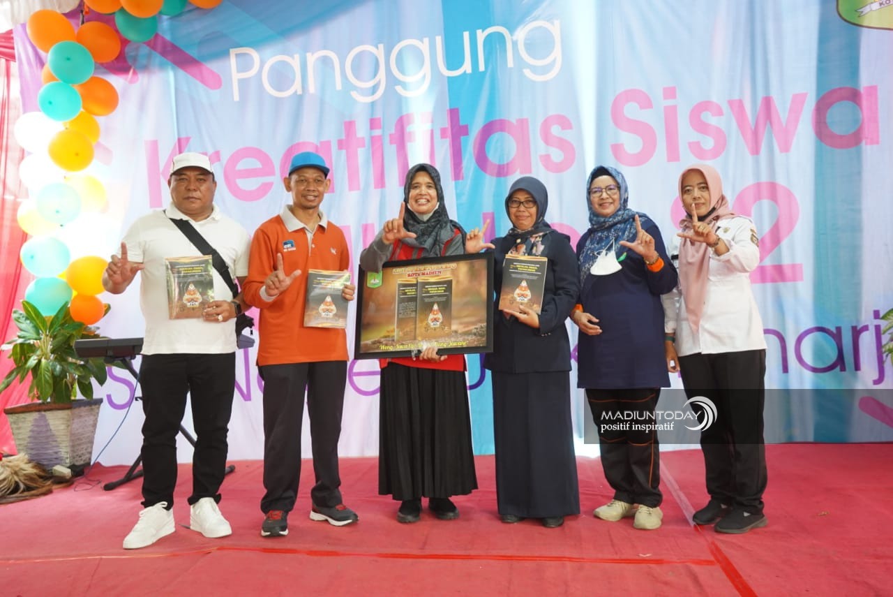 Foto 3 dari 12: Ajak Anak Lestarikan Kearifan Lokal, SDN 01 Kartoharjo Luncurkan Buku Bahasa dan Sopan Santun Bahasa Jawa