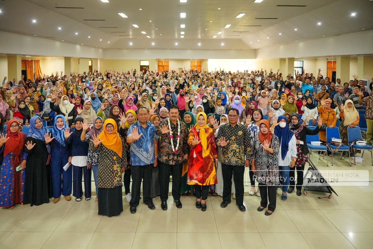Foto 8 dari 8: Hadiri Sosialisasi Program SMPN 4 Kota Madiun, Wali Kota: Kita Harus Siapkan Generasi Emas 2045 Mulai Sekarang