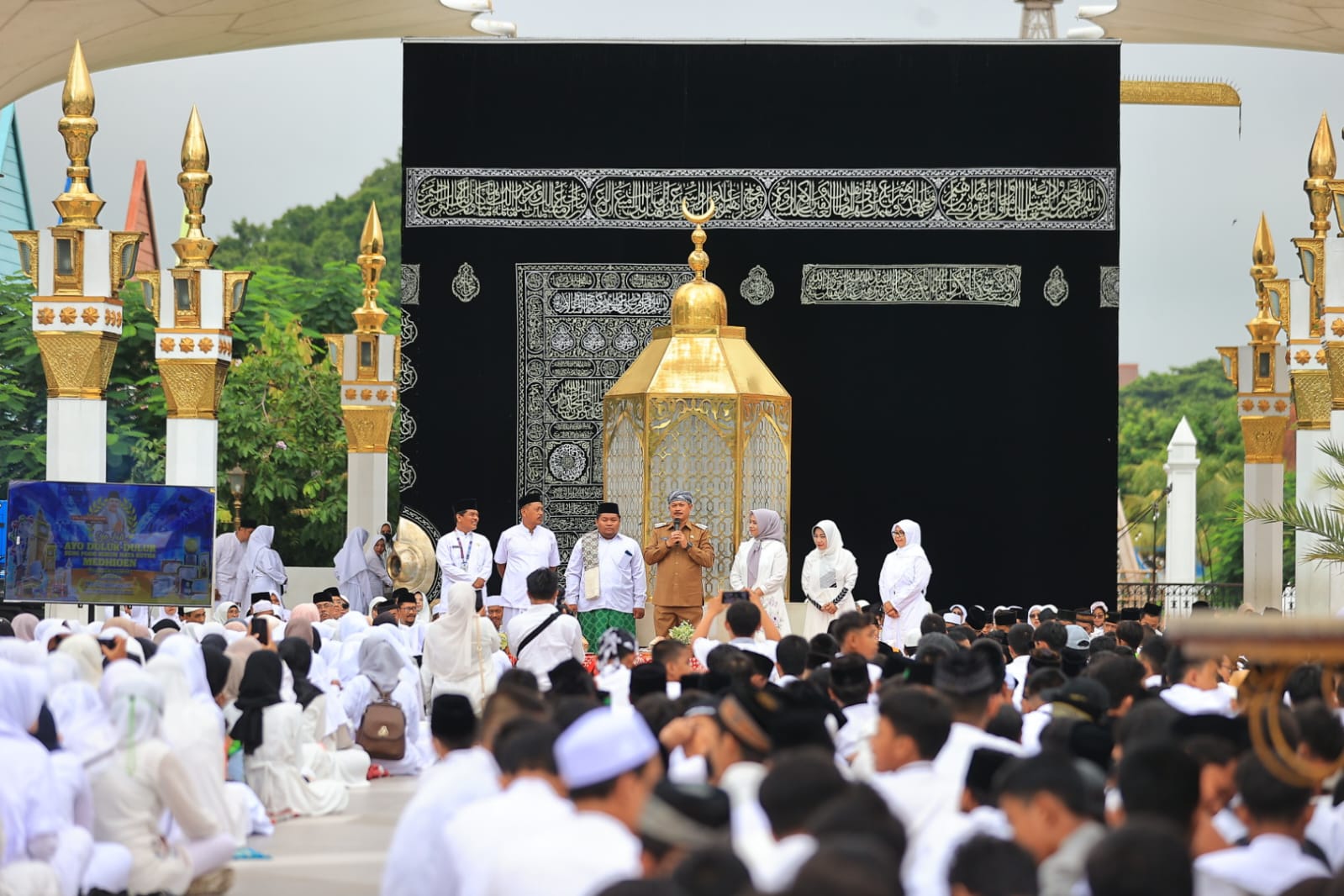 Foto 4 dari 7: Ribuan Pelajar Ikuti Peringatan Isra Mi’raj di PRC, Peringatan Serasa di Tanah Suci