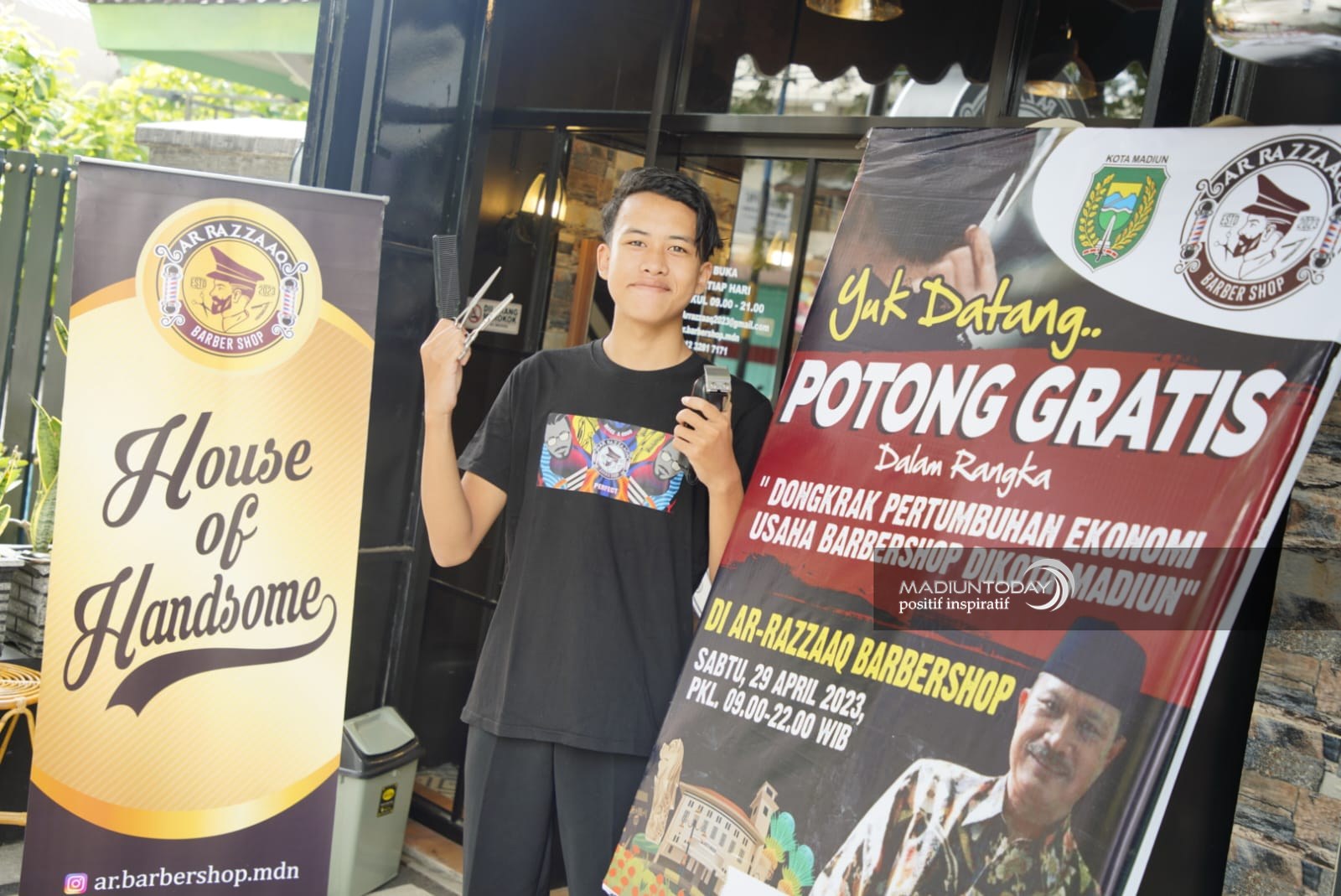 Foto 1 dari 4: Ada 33 Barbershop dan Tukang Potong Rambut Program Pangkas Rambut Gratis Cowok Maco, Berikut Daftarnya…