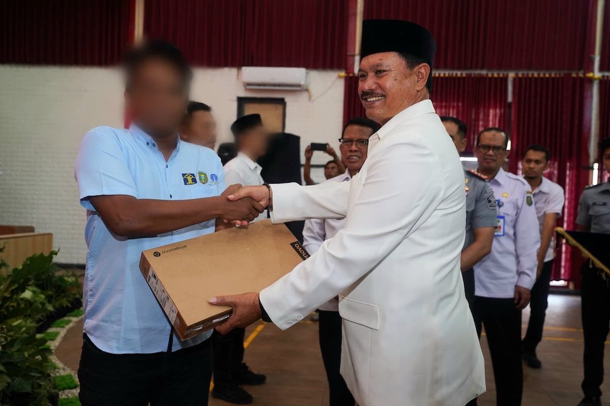 Foto 2 dari 9: Sah, Pemkot Madiun Kuliahkan 20 Napi, Fasilitasi Laptop dan Gratis Biaya Sampai Wisuda