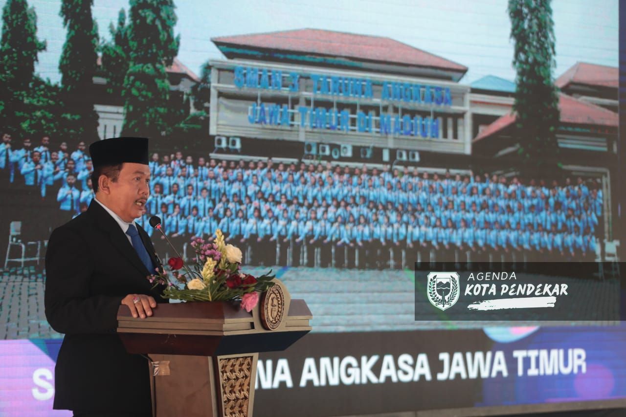 Foto 3 dari 11: Serah Terima Taruna-Taruni SMAN 3 Taruna Angkasa Jawa Timur, Wali Kota Harap Cetak Generasi Unggul