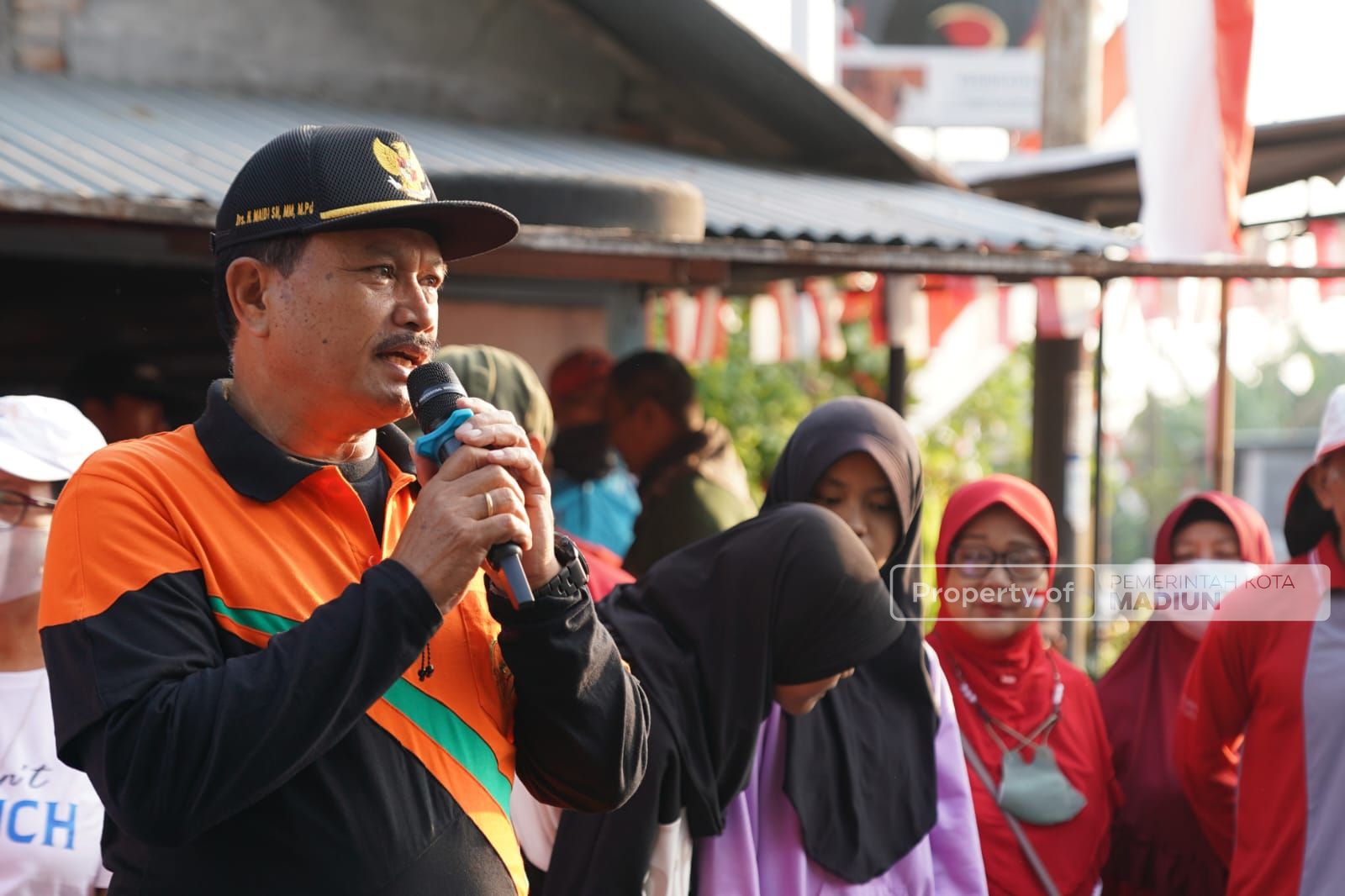 Berangkatkan Jalan Santai di Kelurahan Patihan, Wali Kota Apresiasi Semangat Warga Isi Kemerdekaan