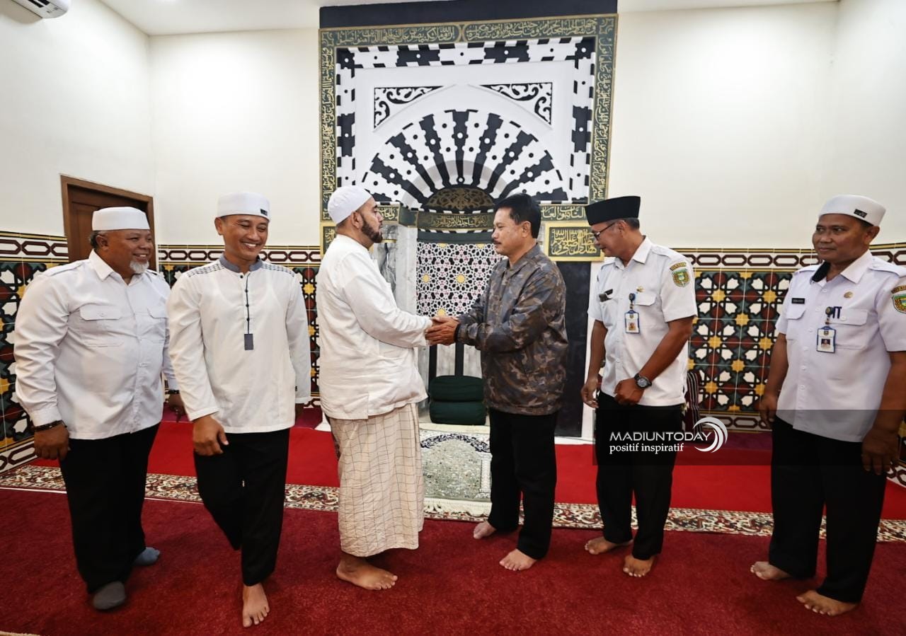 Foto 3 dari 3: Isi Tangki Keimanan Kota Madiun, Wali Kota Akan Datangkan Habib Syech 23 Desember Nanti…
