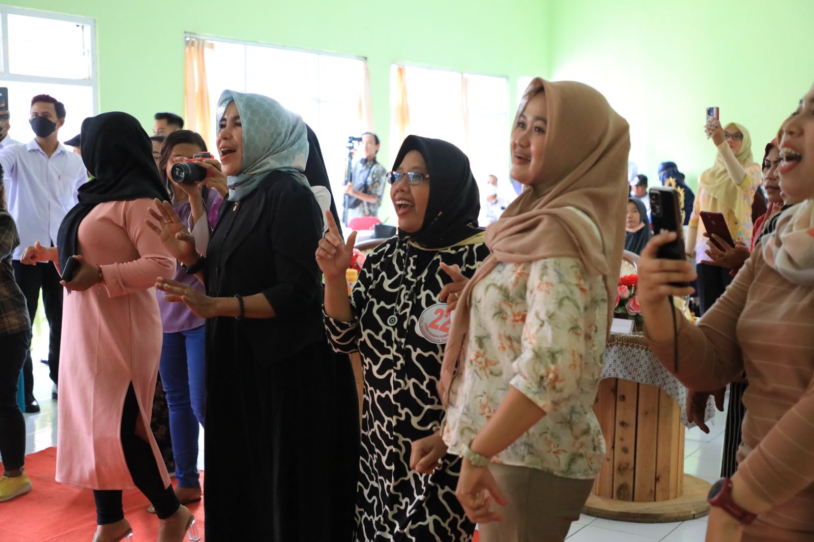 Foto 6 dari 9: Ajang Pencarian Bakat Kelurahan Manguharjo, Wali Kota: Suara, Penampilan, dan Attitude Harus Baik