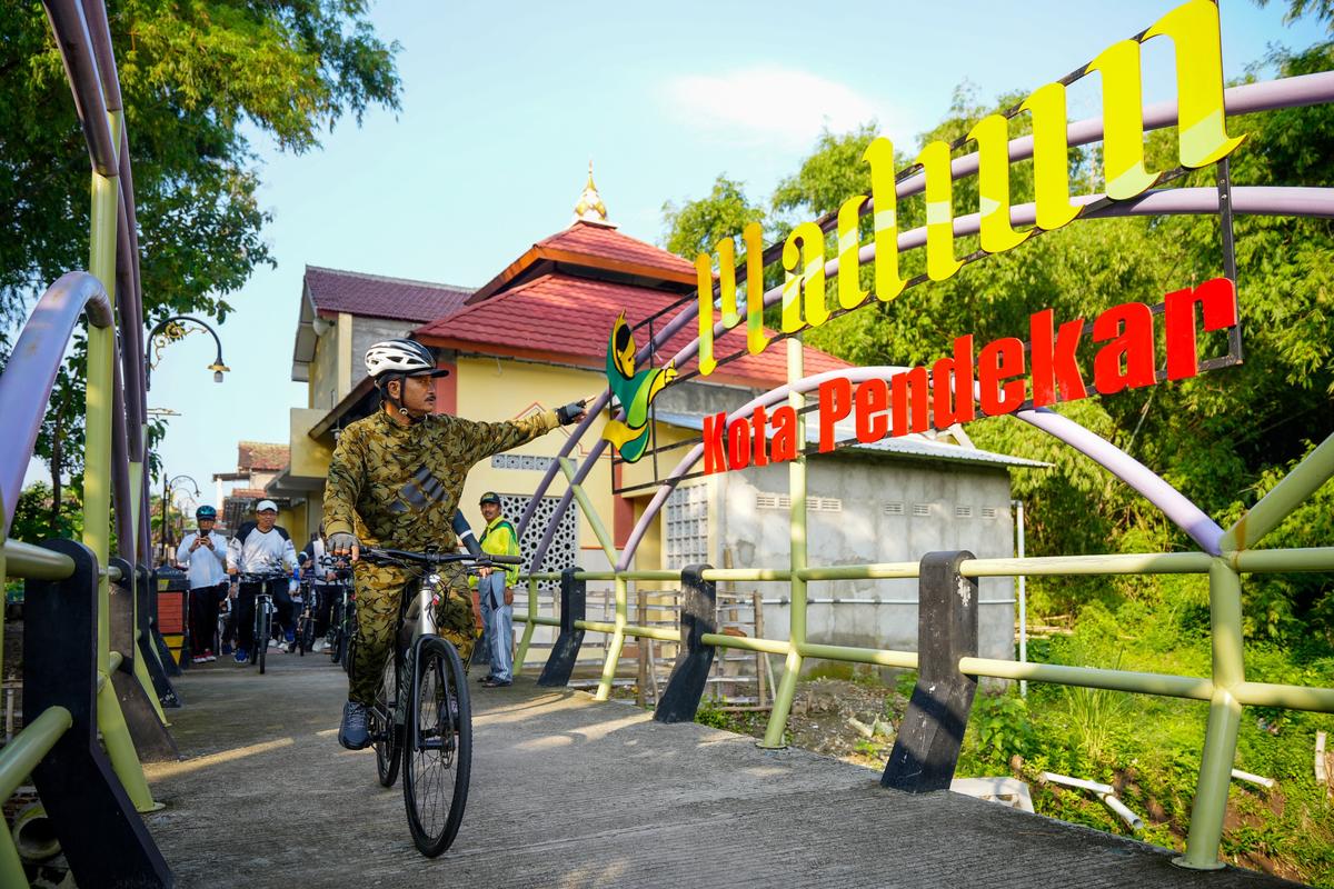 Foto utama berita: Gowes Pagi Bersama OPD, Wali Kota Cek Kondisi Kota Setelah Libur Hari Raya