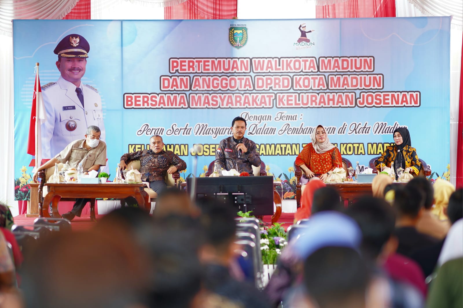 Foto 4 dari 10: Bersama DPRD, Wali Kota Bertemu Warga Di Tiga Kelurahan