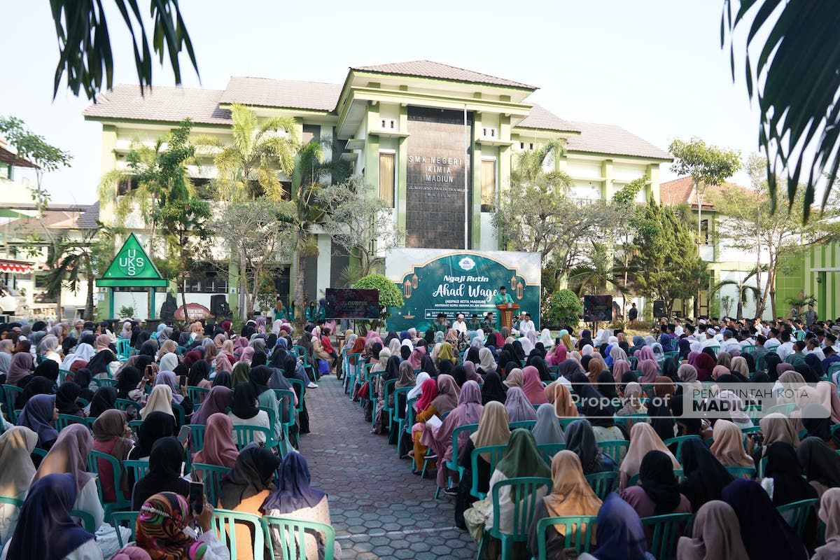 Foto 9 dari 9: Ikuti Pengajian Ahad Wage SKIMA, Wali Kota Sampaikan Program Pendidikan Pemerintah Kota