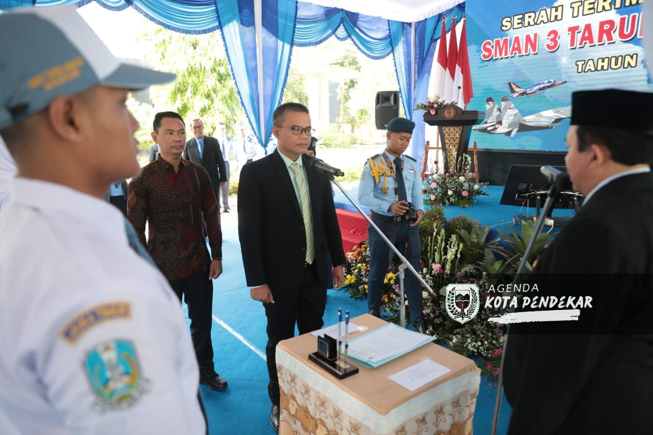 Foto 10 dari 11: Serah Terima Taruna-Taruni SMAN 3 Taruna Angkasa Jawa Timur, Wali Kota Harap Cetak Generasi Unggul