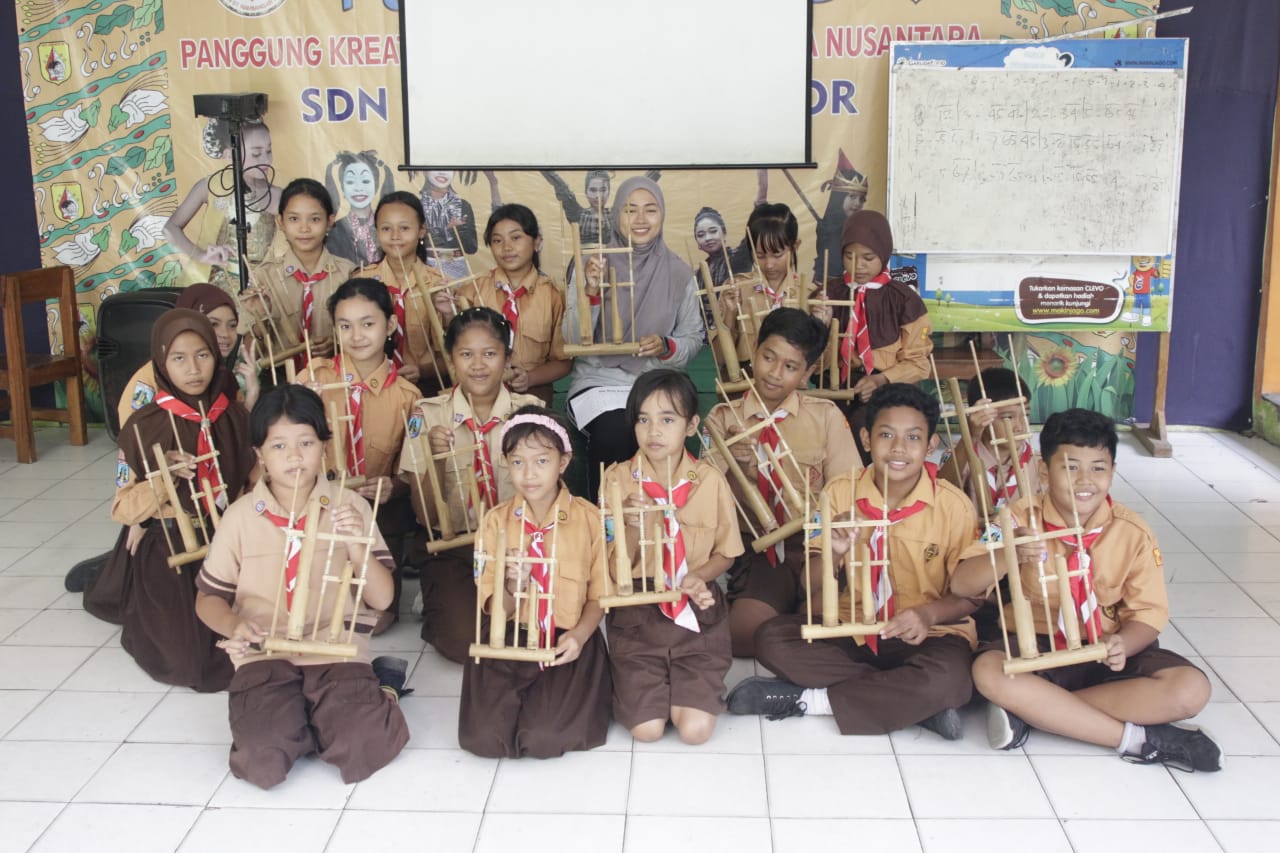 Foto 10 dari 10: Lestarikan Warisan Leluhur, SDN Nalosa Ajak Siswa Peringati Hari Angklung Sedunia