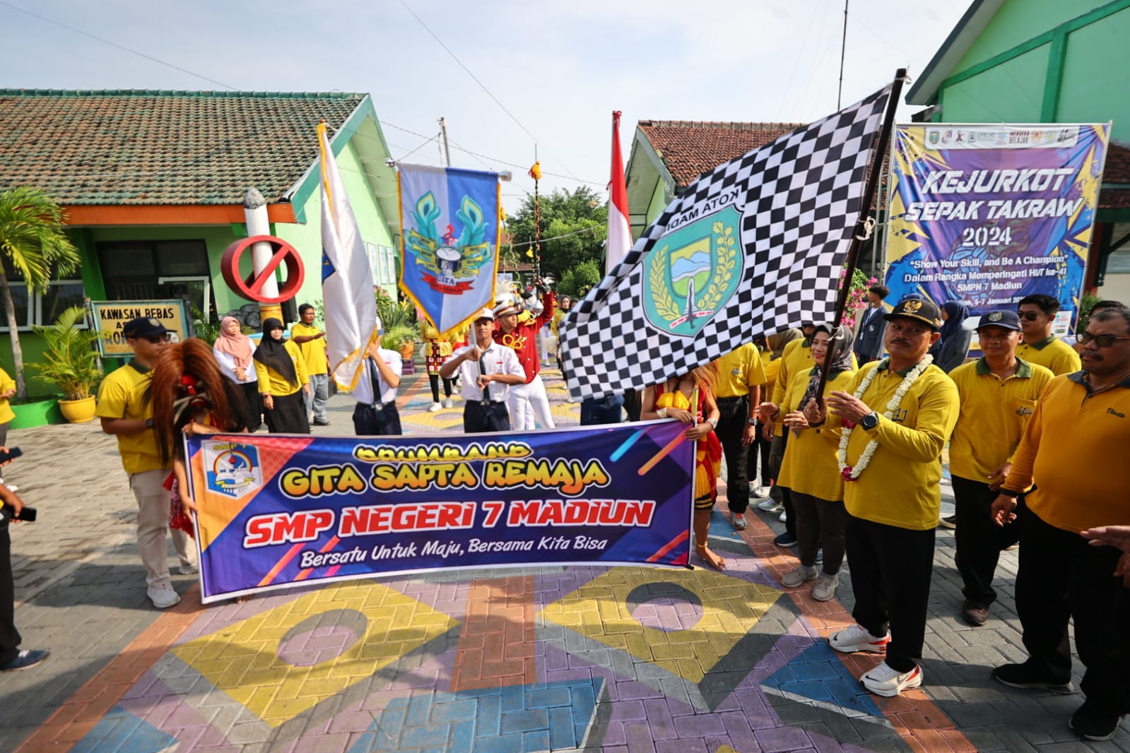 Foto 1 dari 10: Hadiri HUT SMPN 7, Wali Kota Harap Prestasi Makin Unggul