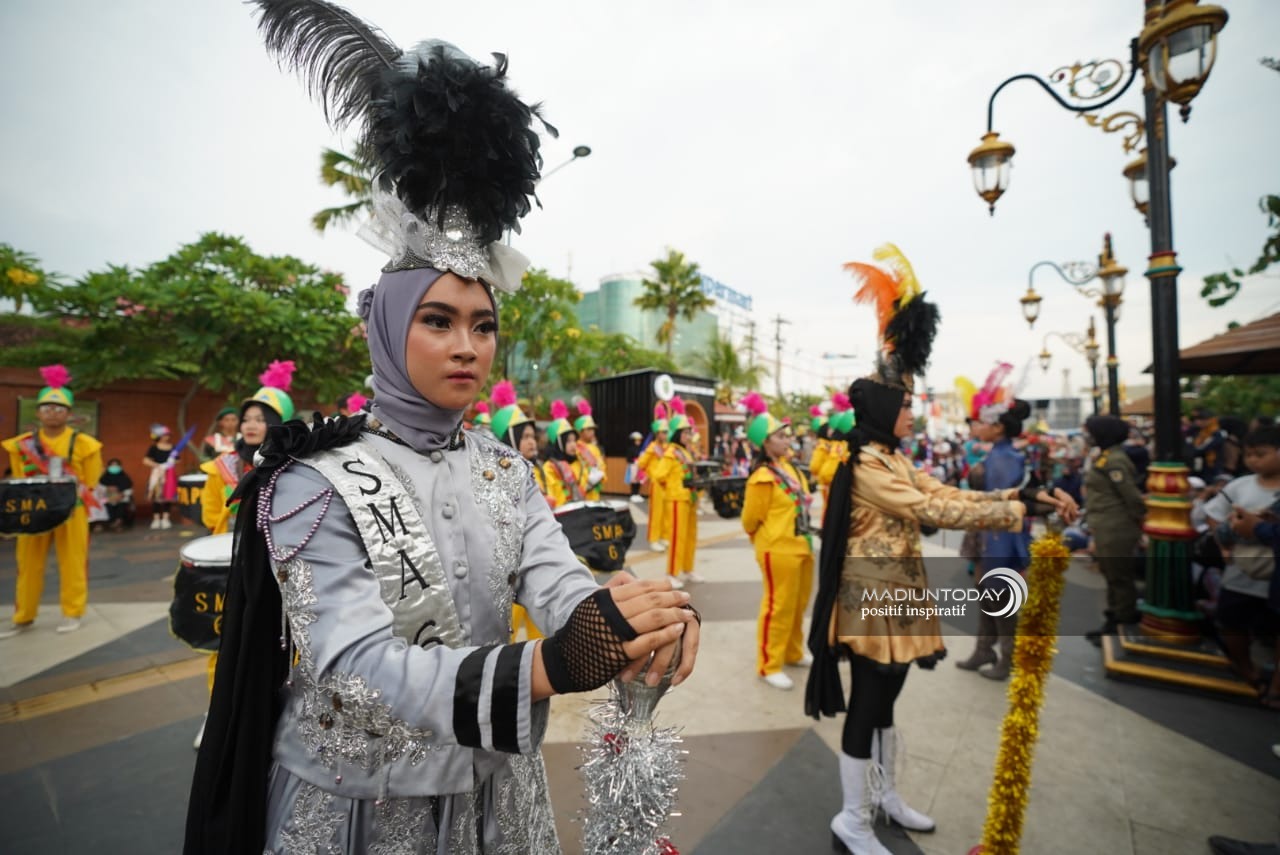 Foto 3 dari 11: Mendung Bukan Halangan, Parade Senja Tetap Jadi Pilihan