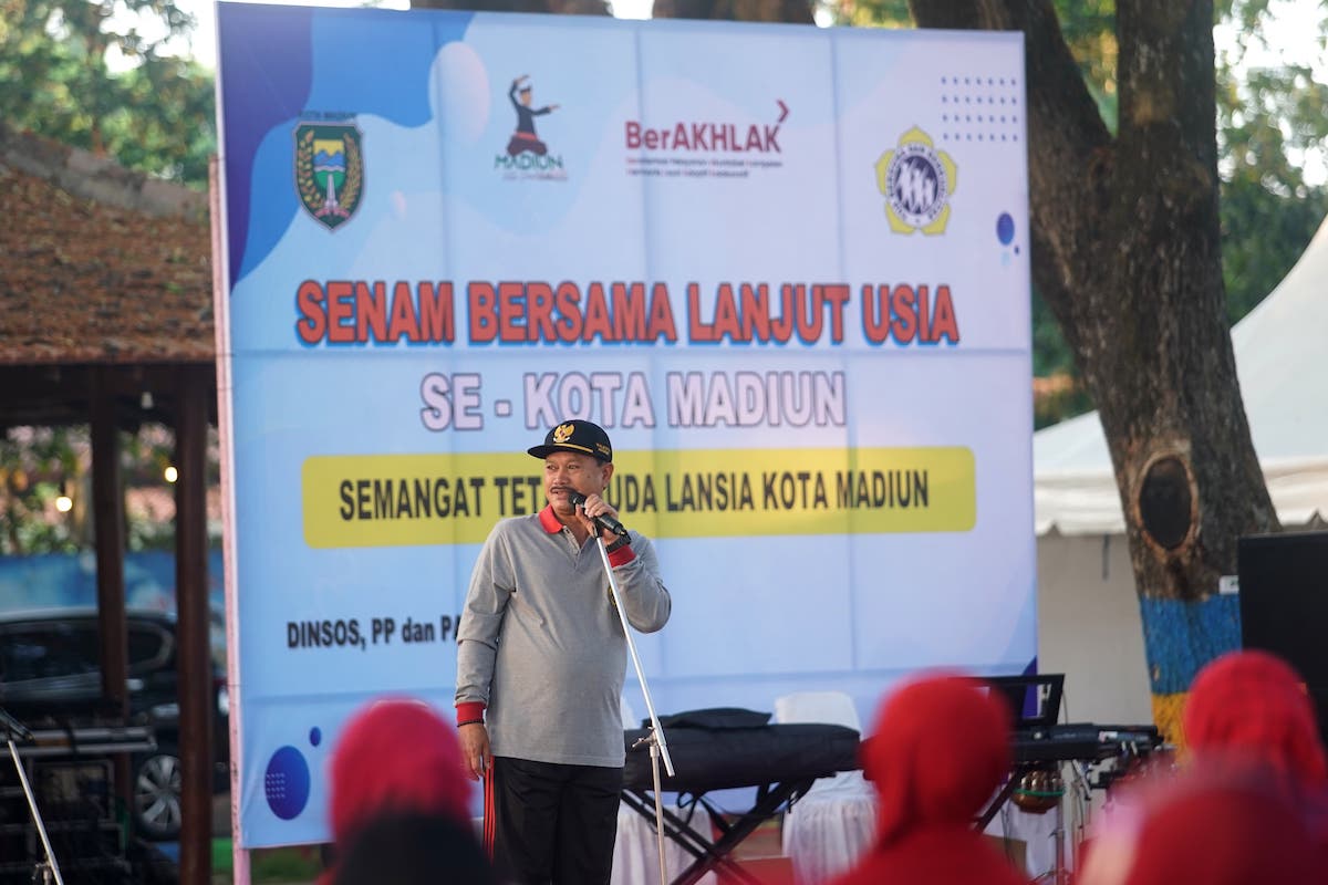 Pimpin Senam Lansia, Wali Kota Sampaikan Capaian Kota