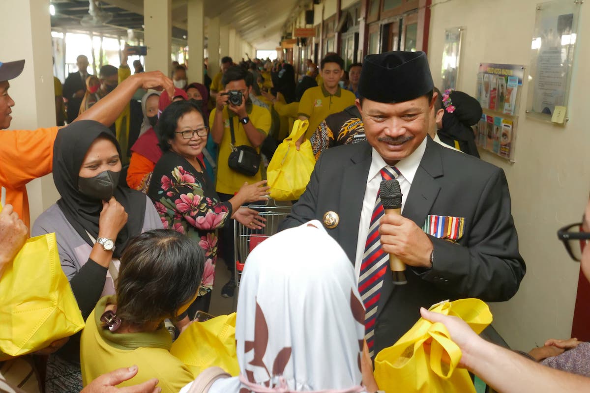 Foto 3 dari 9: Peringati HKN, Wali Kota Senam Hingga Bagikan Hadiah ke Pasien RSUD Kota Madiun