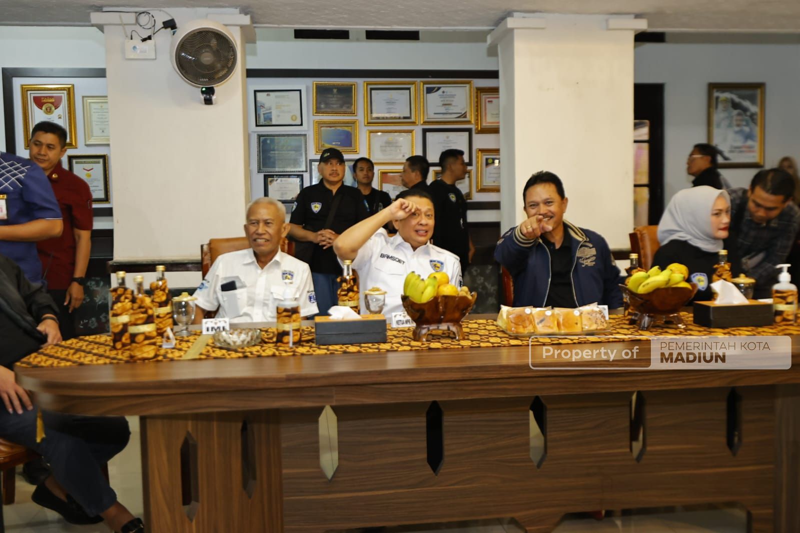 Foto 8 dari 9: Hadiri Gala Dinner IMI, Wali Kota Suguhkan Capaian Pembangunan Kota
