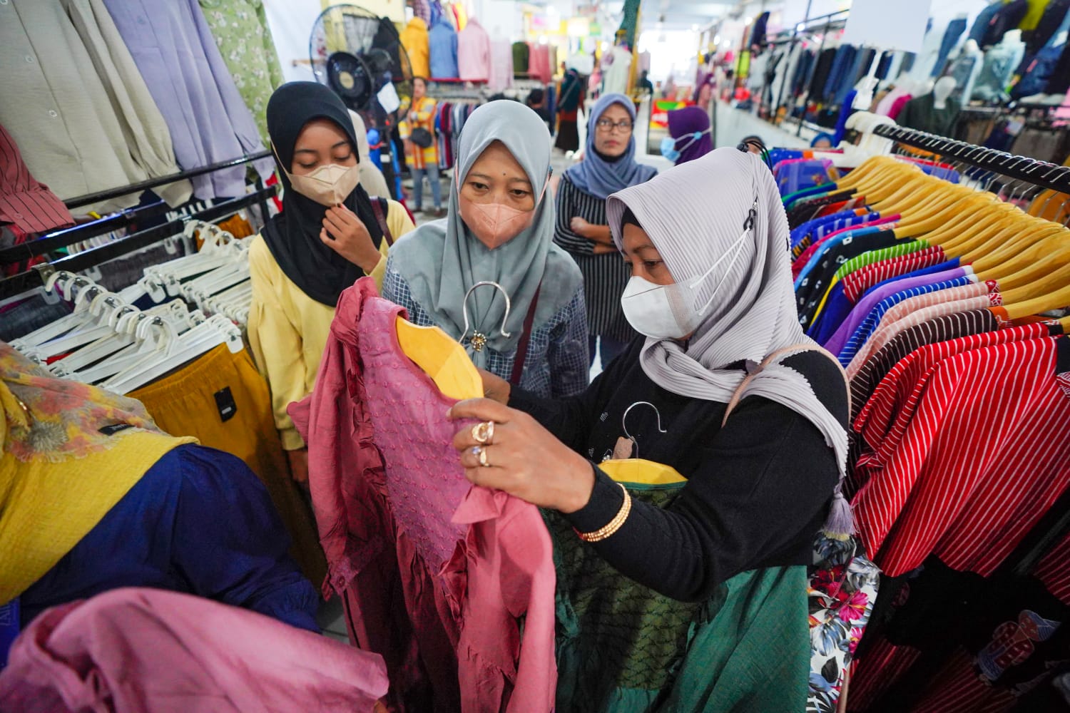 Foto 8 dari 10: Buka Madiun Market Fashion Shopping Festival, Wali Kota Harap Pasar Makin Ramai
