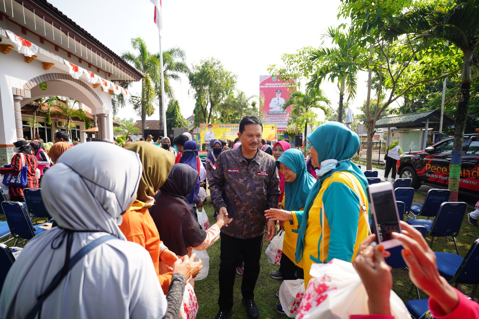 Foto 9 dari 10: Bertemu Warga di Kecamatan Manguharjo, Wali Kota: Kalau Ada Kesulitan Lapor ke Saya