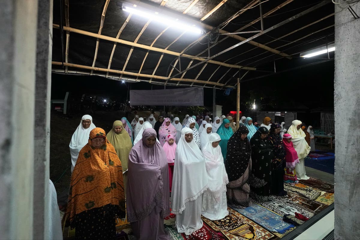 Foto 2 dari 9: Isya Berjamaah Di Musala Al Muttaqin, Wali Kota Ajak Warga Dukung Pembangunan Kota